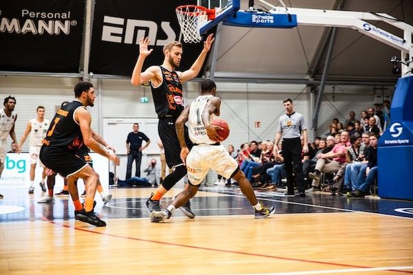 Les astuces pour être un bon meneur de jeu au basketball